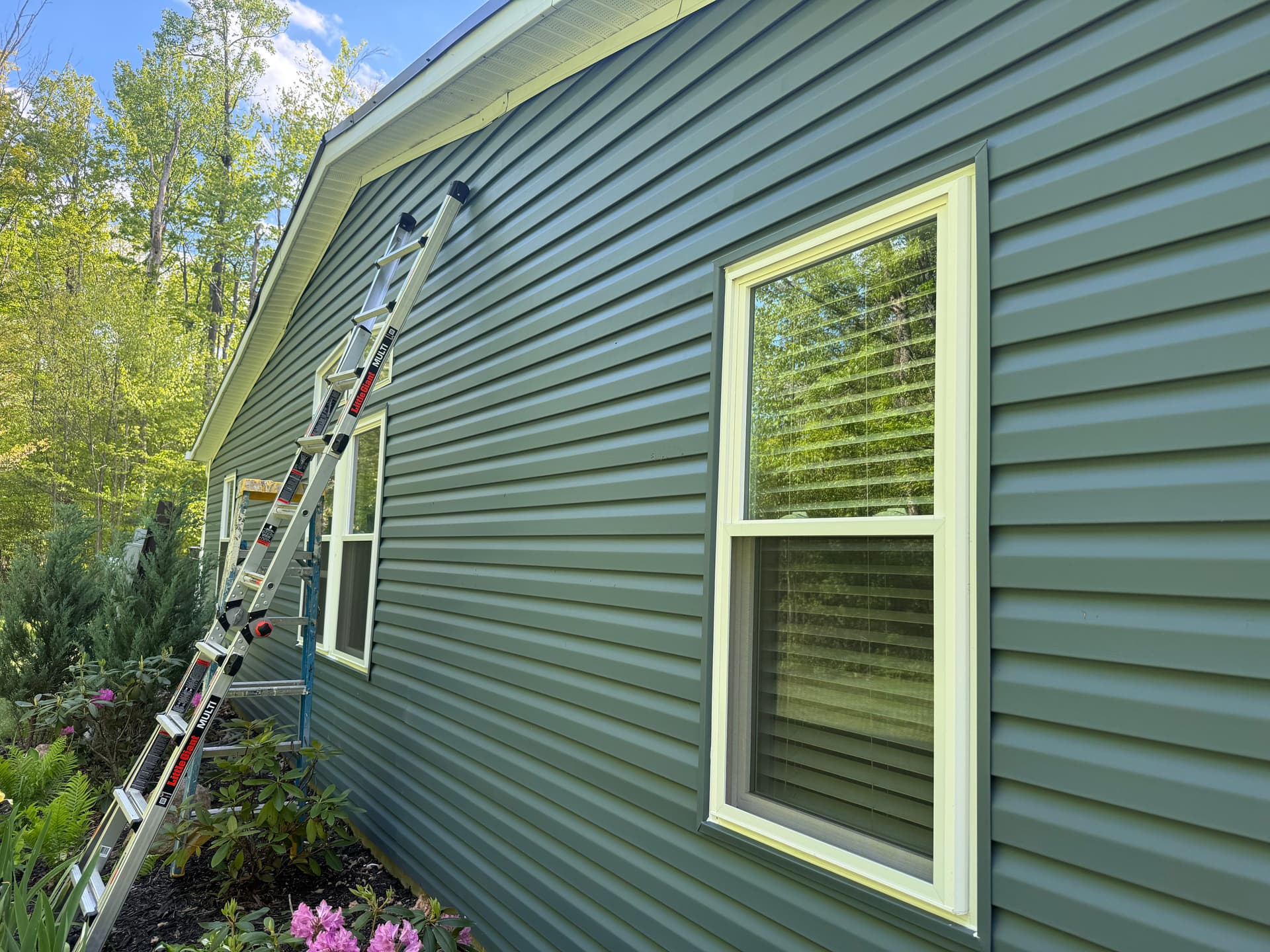 Gallery photos for Steel Blue Vinyl Siding Upgrade at Candlewood Lake Community Ranch: Image #2