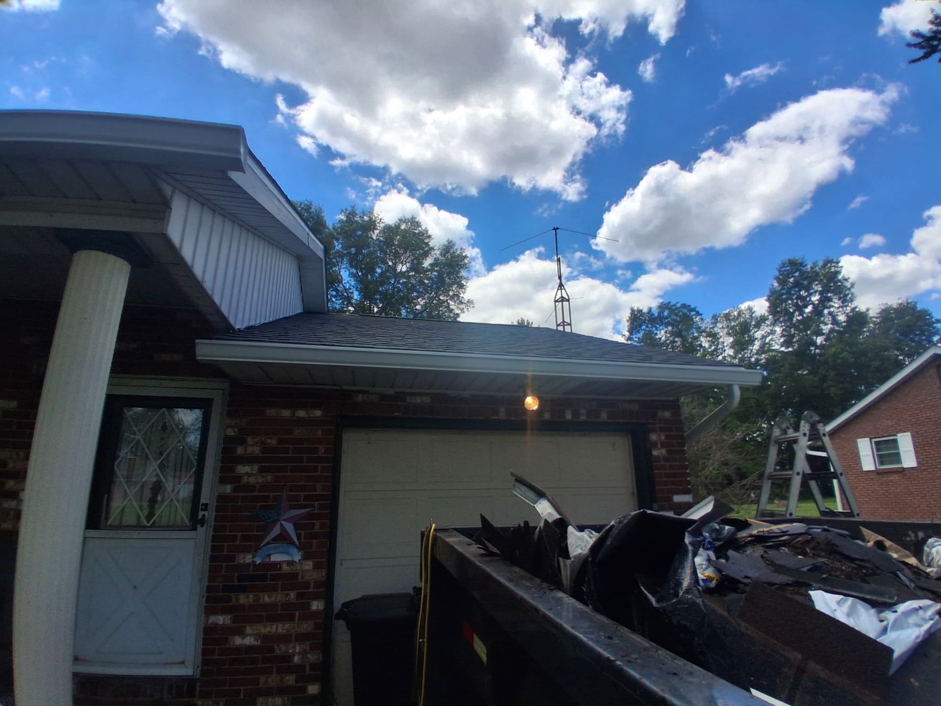 Gallery photos for New Roof and 6-Inch Seamless Gutters Installed in Blanchester: Image #3