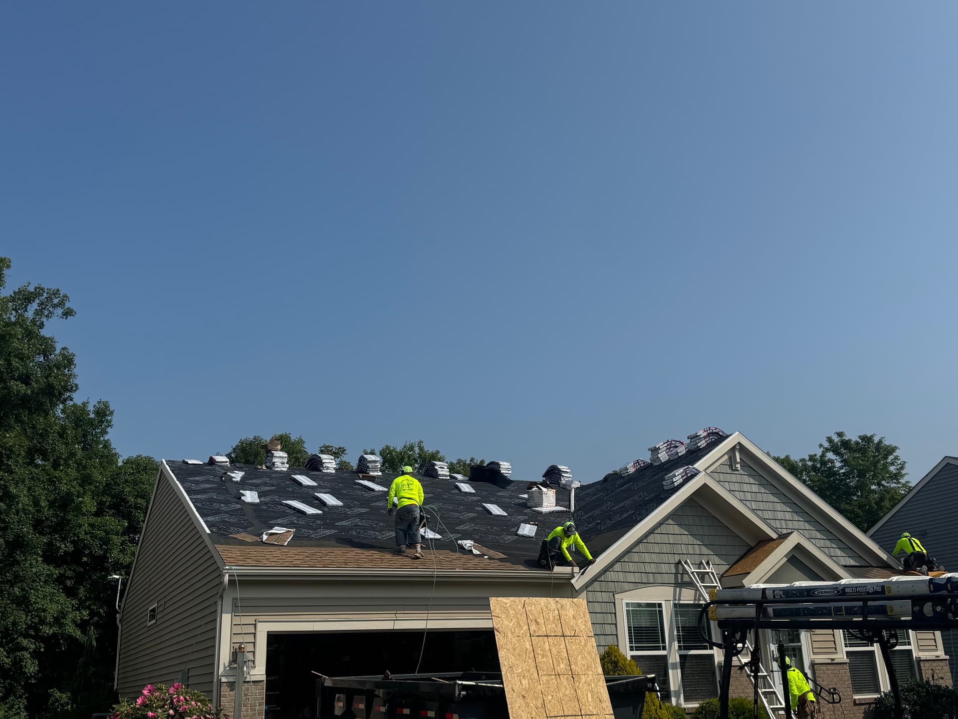 Gallery photos for GAF HDZ Shakewood Roof Replacement in Amelia Ohio: Image #4